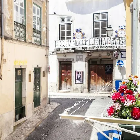 Typical Bairro Alto Apartamento *