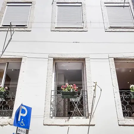 Typical Bairro Alto Apartamento *