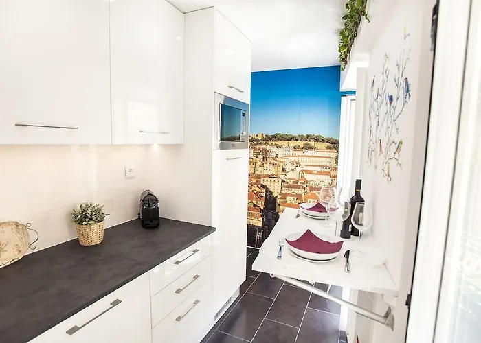 Typical Bairro Alto Apartament Lizbona