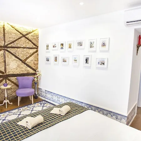 Typical Bairro Alto Lisbona