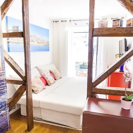 Typical Bairro Alto Lisbona