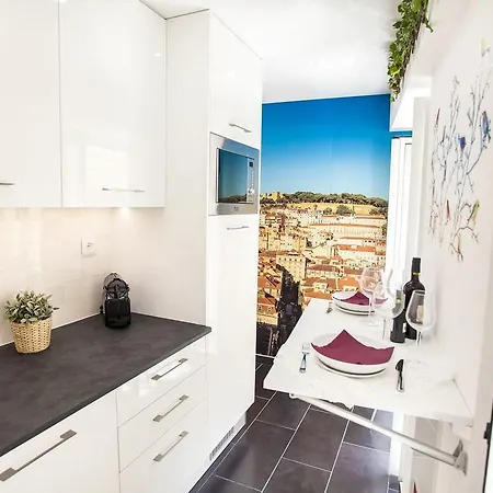 Typical Bairro Alto Apartament Lizbona
